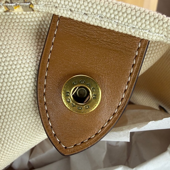 💥COACH - Tote With Rainbow Coach Badge - 110U482 - Picture 17 of 17